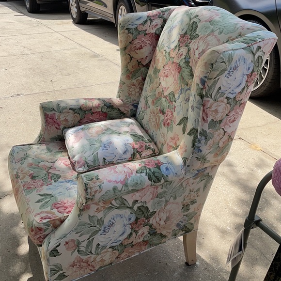 Chair - Picture 4 of 4